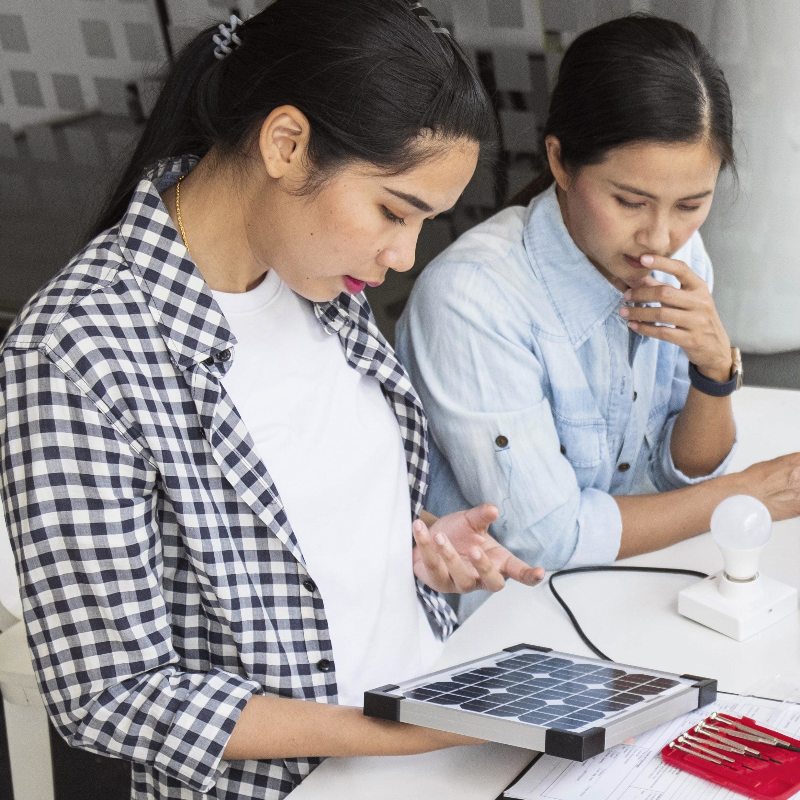 asian-women-working-hard-together-innovation-min